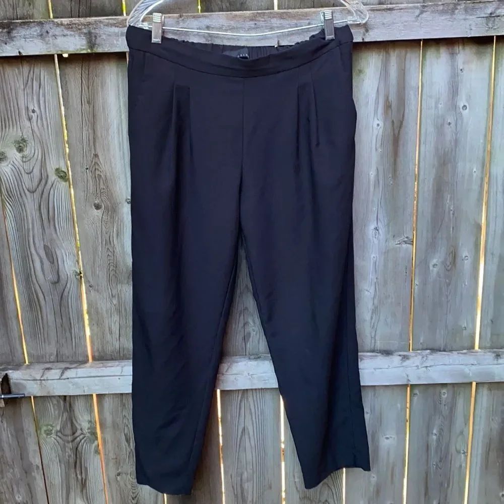 Attention Stretch Waist Capris sz. M